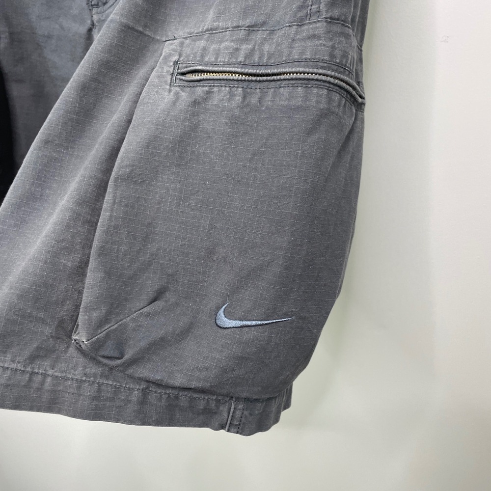 Y2K Nike Cargo Shorts Men 34 Gray Swoosh Baggy Grunge Outdoor Utility Hike Trail - Picture 3 of 16